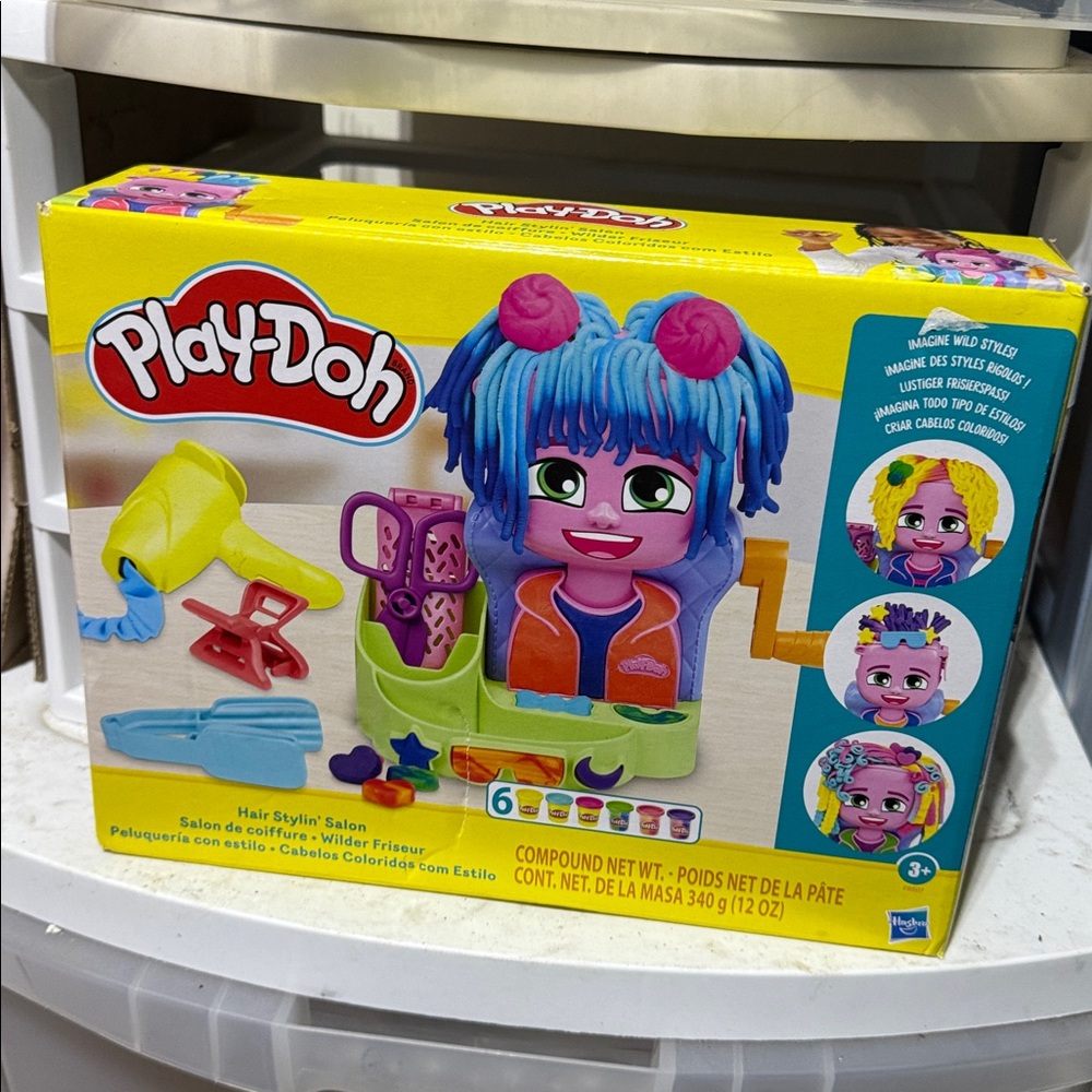 Play-Doh Hair Stylin' Salon Playset with extra cans of Doh and accessories